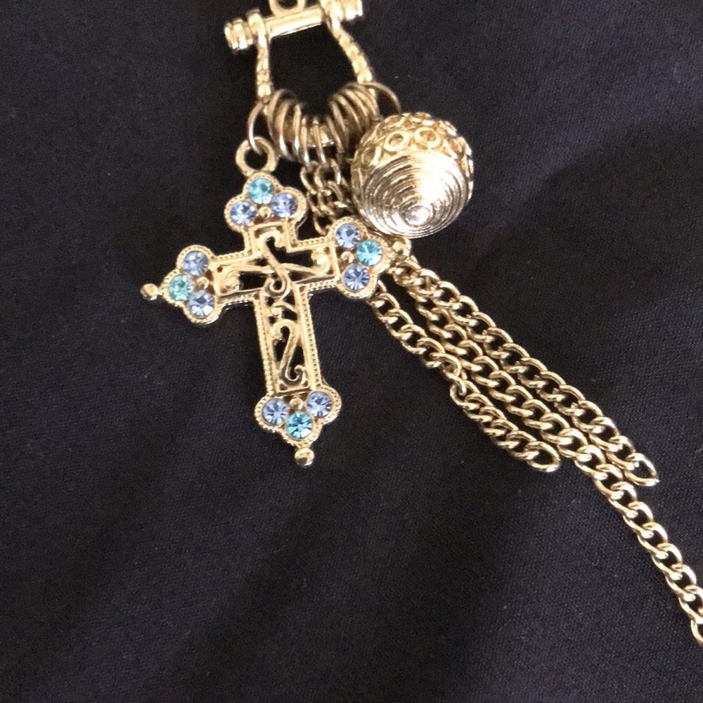 🔸Goldtone Cross Necklace